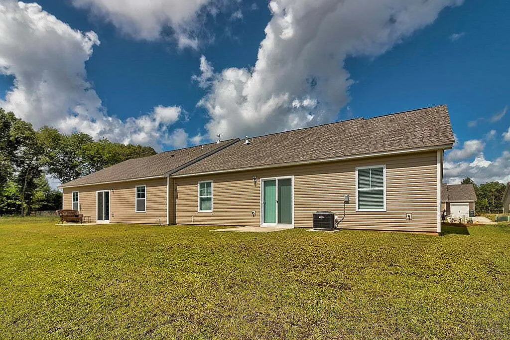 Building Photo - 322 Conifer St