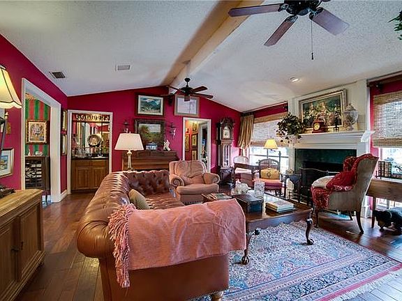 3rd image of 156 Ponderosa Dr