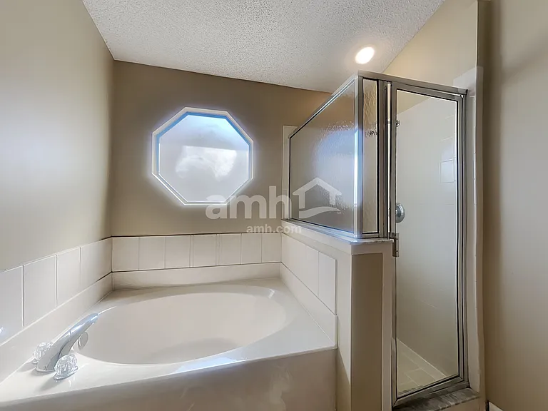 2064 Hunters Trace Cir — Photo 14