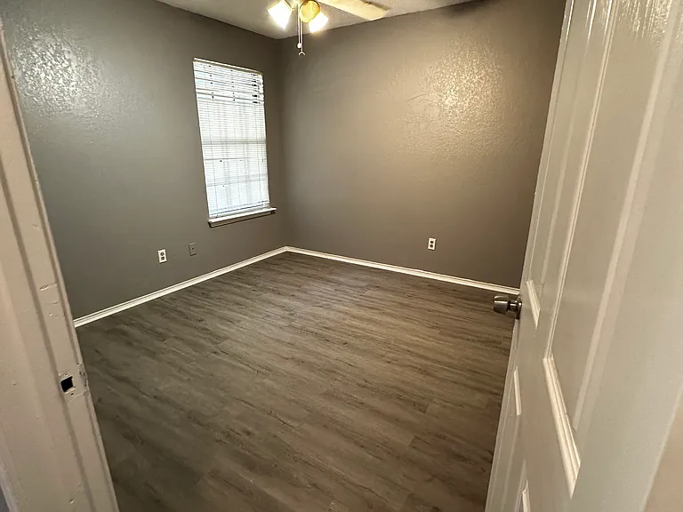 400 Allison Ln — Photo 10