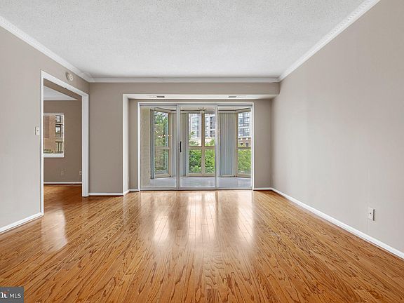 4th image of 1600 N Oak St APT 717