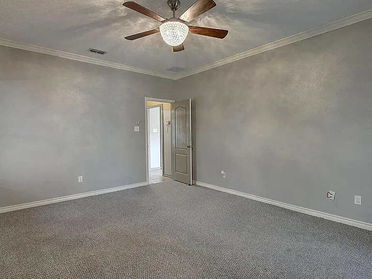 7642 Dallas St — Photo 28