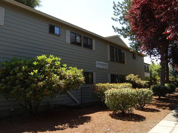 Huntington House, 2702-2728 NE Halsey St #2722, Portland, OR 97232
