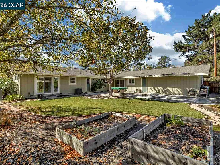 241 Ivy Pl — Photo 8