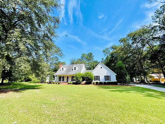 2nd image of 4902 Meadowood Cir