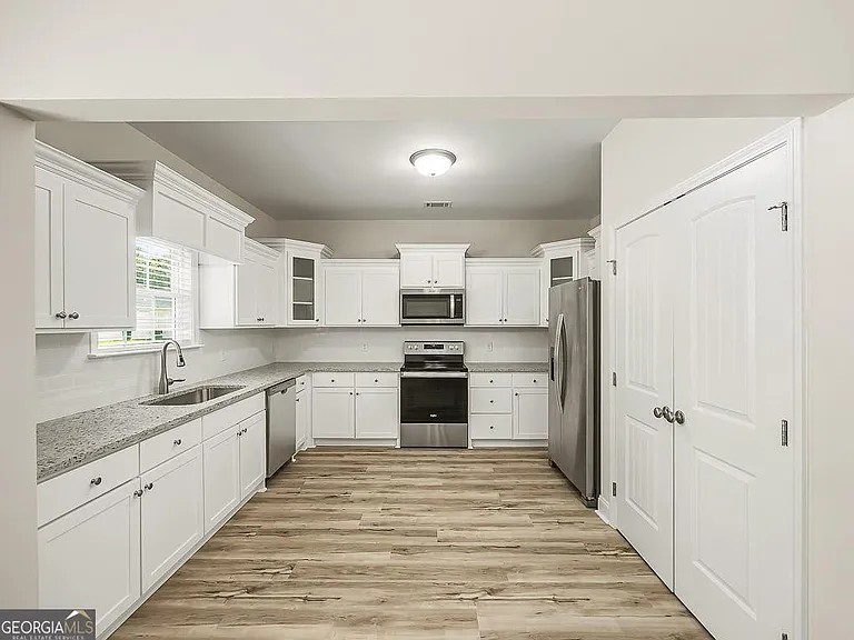 1002 Oglethorpe Ln — Photo 5