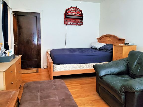 4th image of 1058 W Cornelia Ave #3