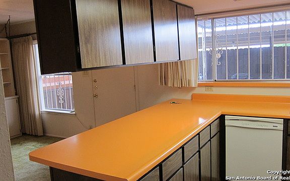 5th image of 10847 Crown View Dr