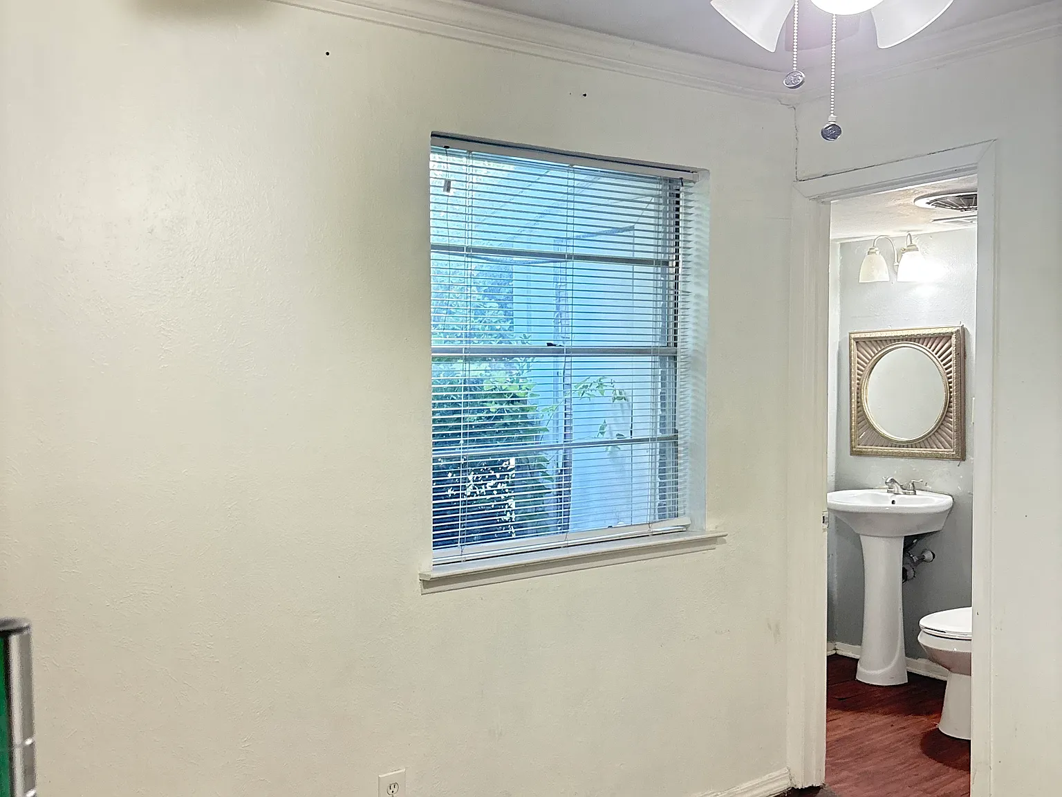 3 bed, 1.5 bath, 1083 sqft, $650 — Photo 4