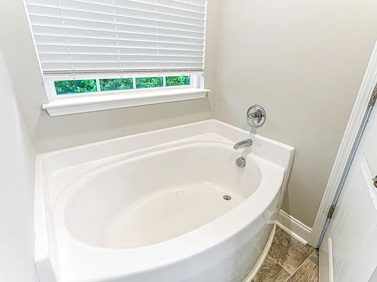 2240 Mannington Dr — Photo 29