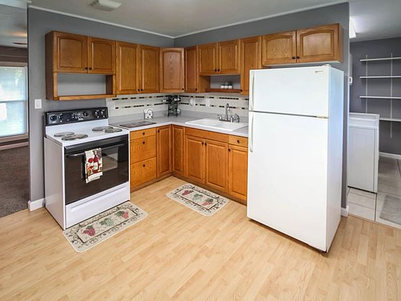 4th image of 3421 Winchester Dr