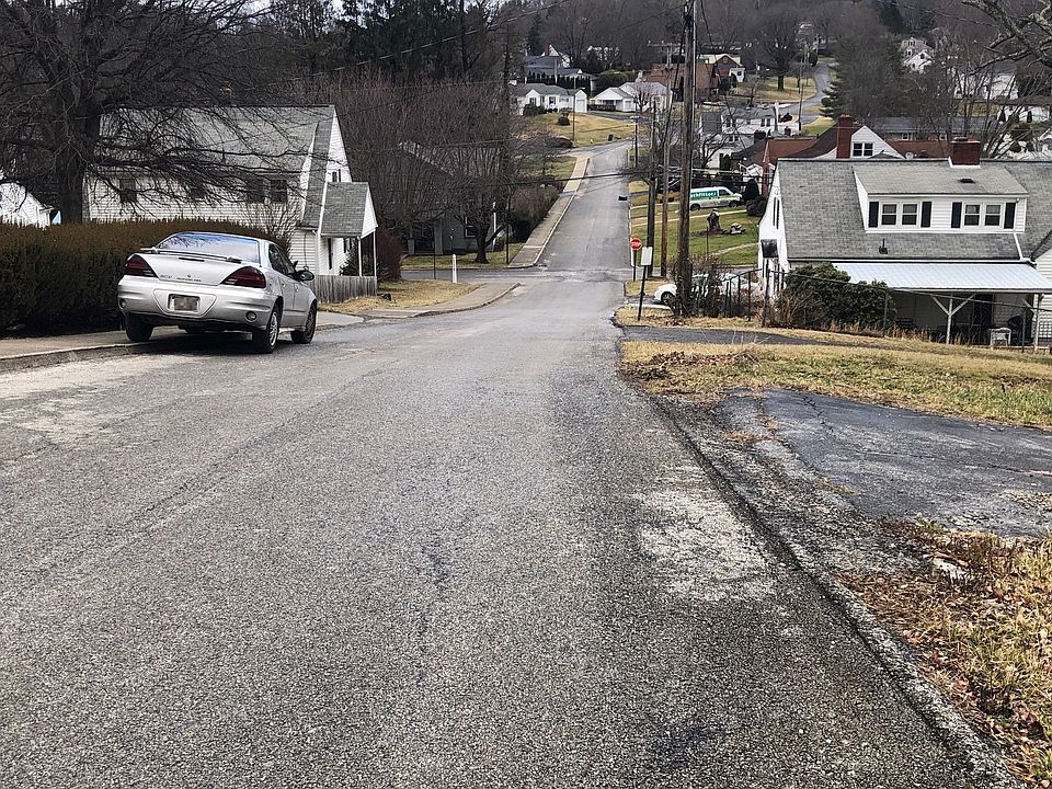 1st image of 410 Memorial Ave