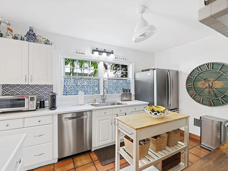325 Greymon Dr — Photo 16