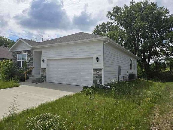 2nd image of 94 Dakota Cir