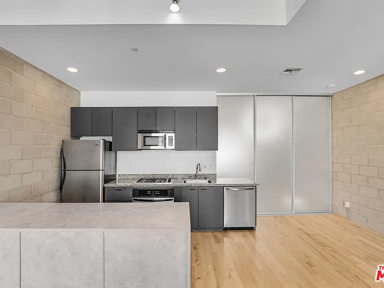 717 N Highland Ave #16 — Photo 6
