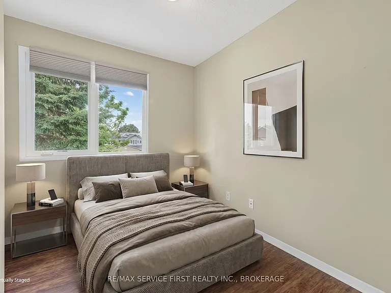 877 Muirfield Cres — Photo 26
