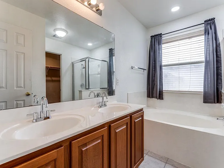 105 Loryn Dr — Photo 9