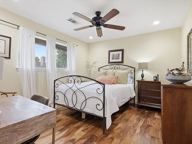 14840 Knollview Dr — Photo 38