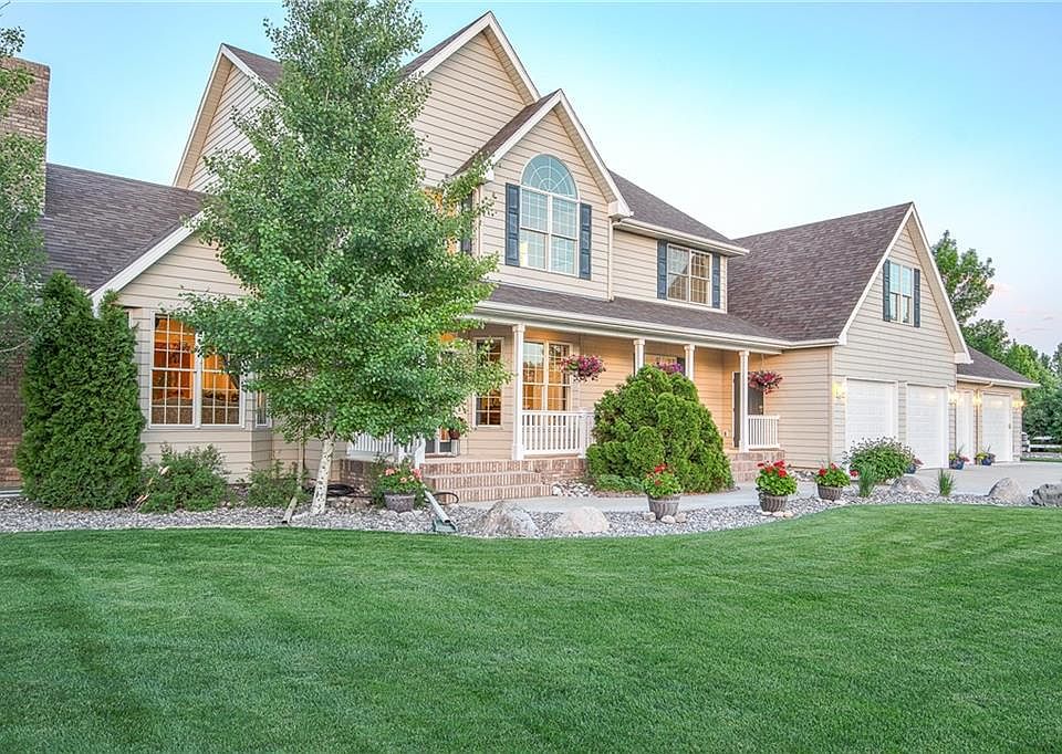 1st image of 885 Bluegrass Dr E