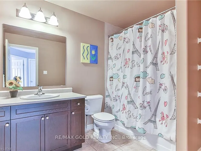 65 Woodhatch Cres — Photo 12