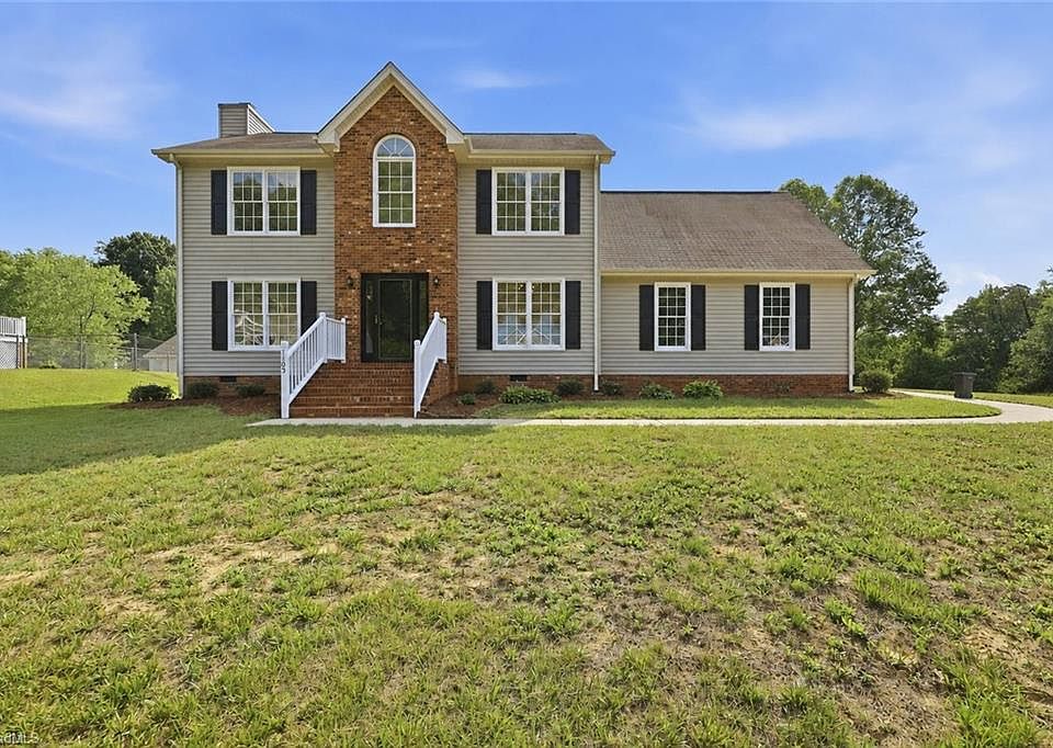 1st image of 1105 Deerfield Dr