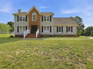 1105 Deerfield Dr, Reidsville, NC 27320