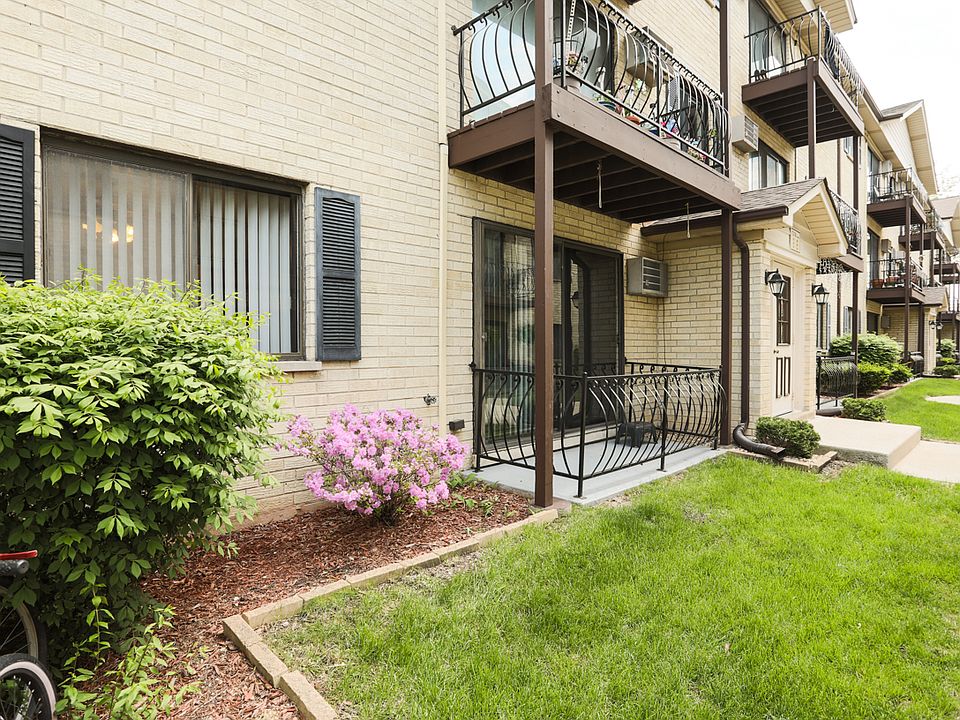 1st image of 7218 W Wrightwood Ave APT 107
