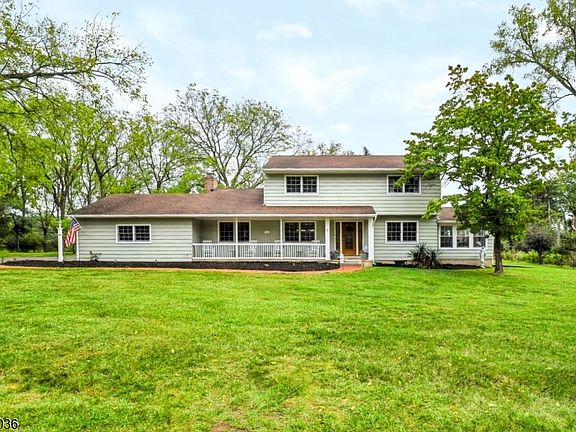 2nd image of 7 Pinewood Ct