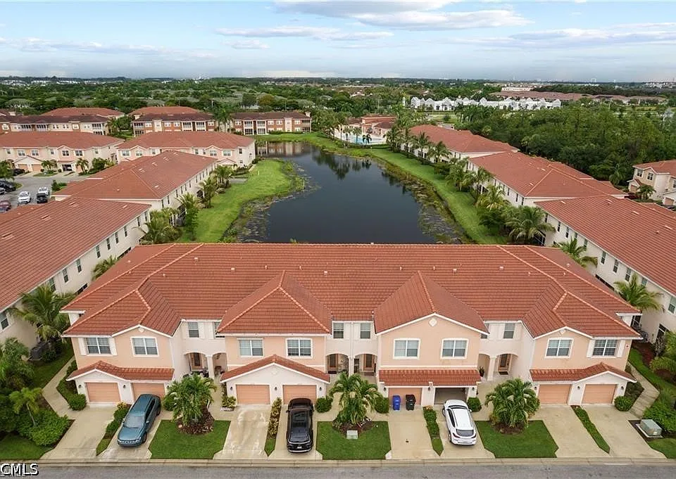 10243 Via Colomba Cir