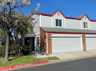 13 Town Square Pl, Oakland, CA 94603