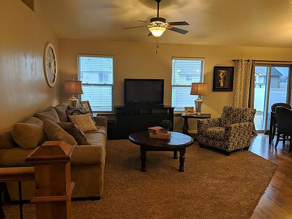 5th image of 3474 N Volcanic Ave