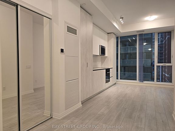 5th image of 400 King St W #802