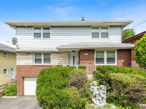 261 10th St, Palisades Park, NJ 07650