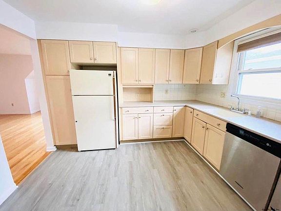 3rd image of 46 Ormond St #2