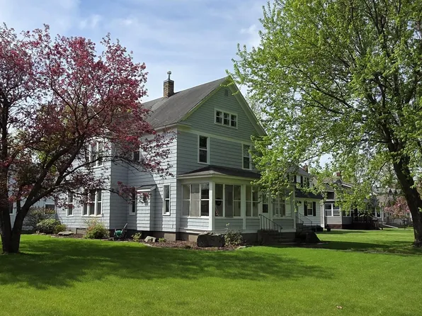 915 Riverside Dr, International Falls, MN 56649