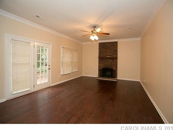 5th image of 6105 Rosebriar Ln