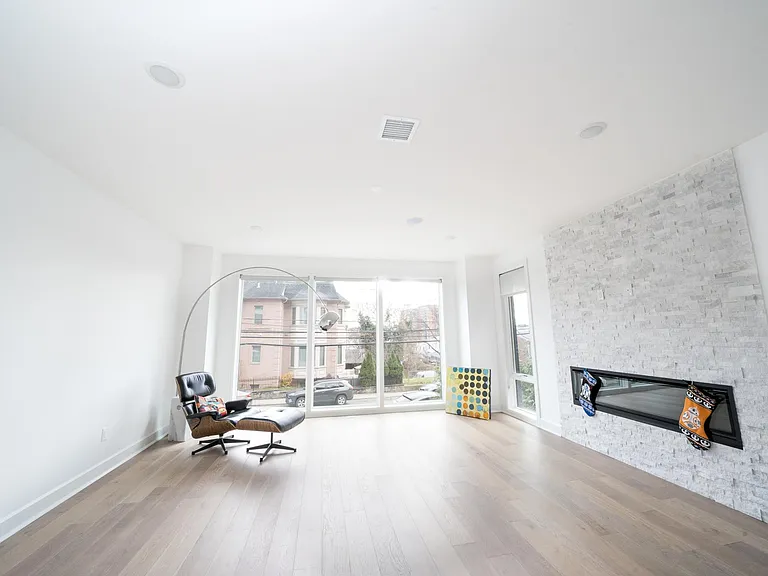 496 Undercliff Ave #3A — Photo 4