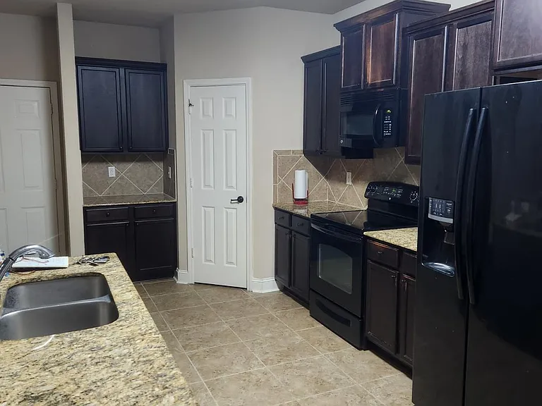 9011 Highland Oaks Ave — Photo 4
