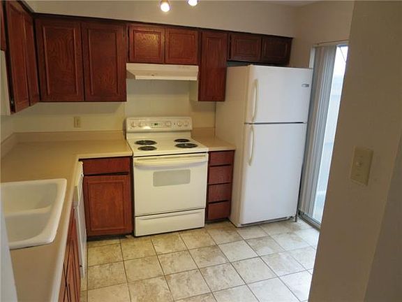 3rd image of 128 Village North Dr #128