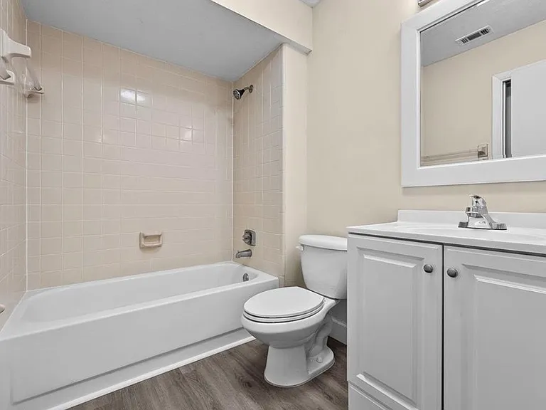 4405 SW 67th Ter — Photo 6
