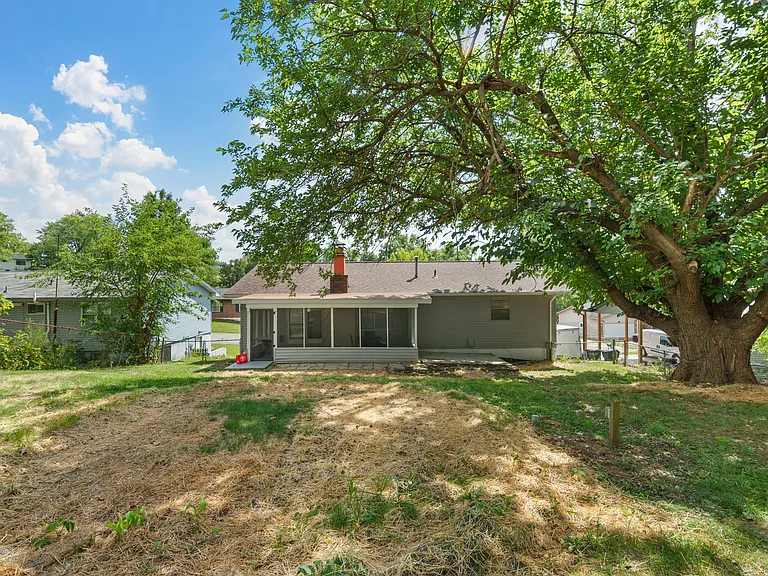 2751 Tiara Dr — Photo 40
