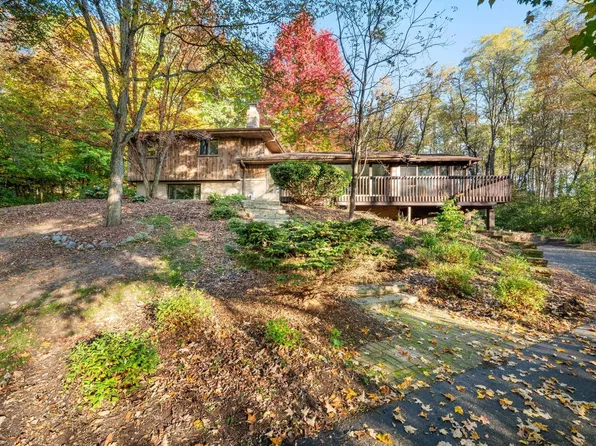 S46W22328 Tansdale ROAD, Waukesha, WI 53189