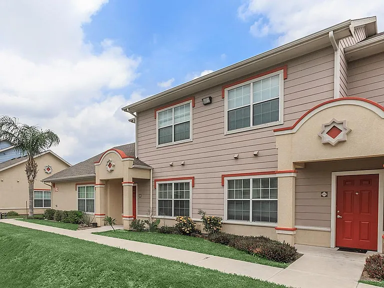 Retama Village II Apartments — Photo 6