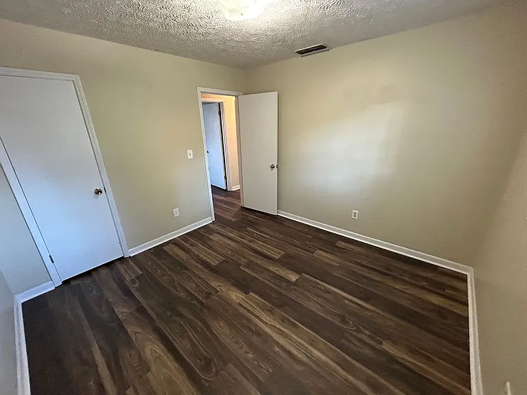 116 Burlinton Dr — Photo 14