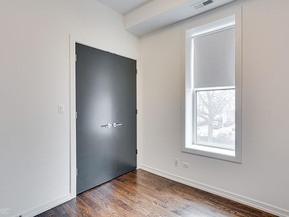 4th image of 2301 W Chicago Ave #3R