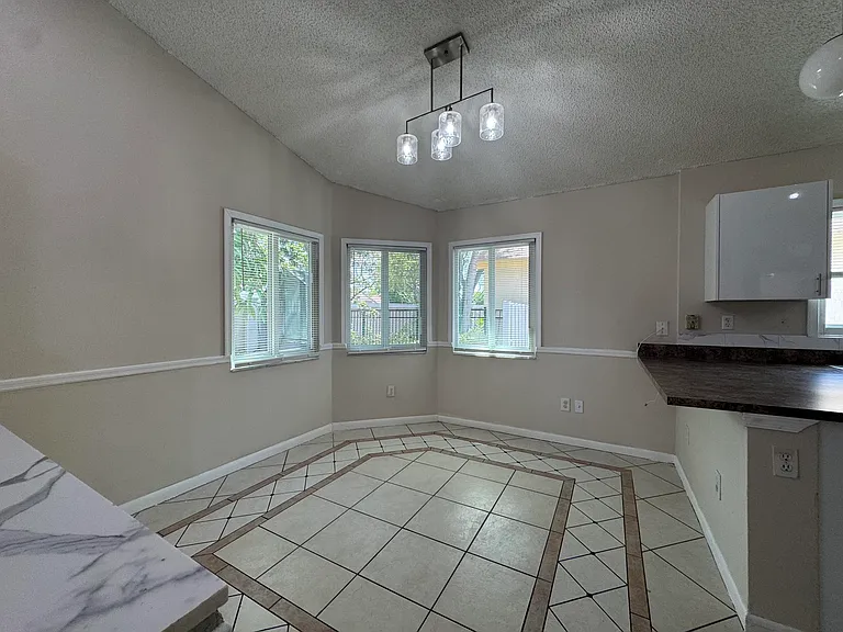 1038 W Jasmine Ln — Photo 6