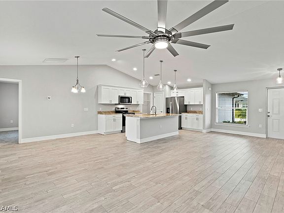 3rd image of 606 NE 16th Terrace Cpe