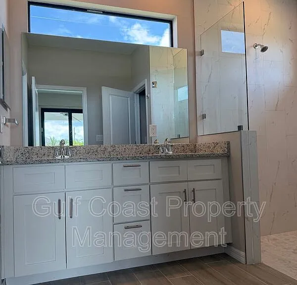 2609 NE 5th Pl — Photo 21