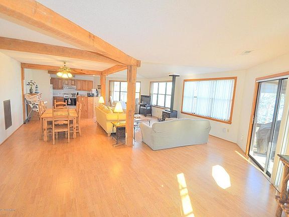 Image 5: Living Area