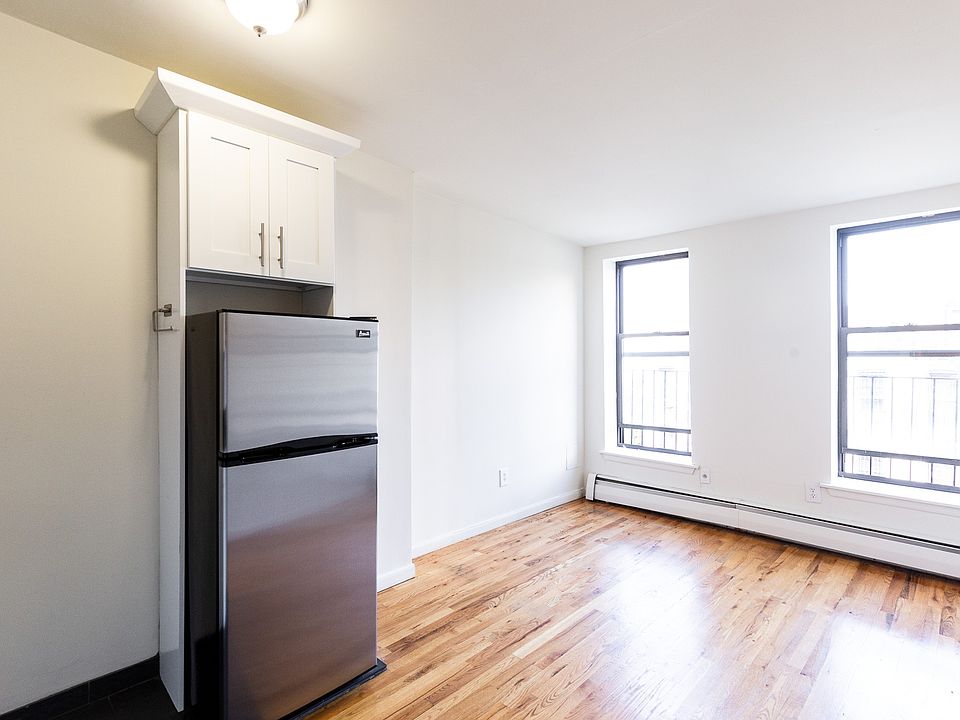 1st image of 433 W 45th St APT 4B
